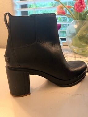 SOREL Black Leather Block Heel Ankle Boots - Women